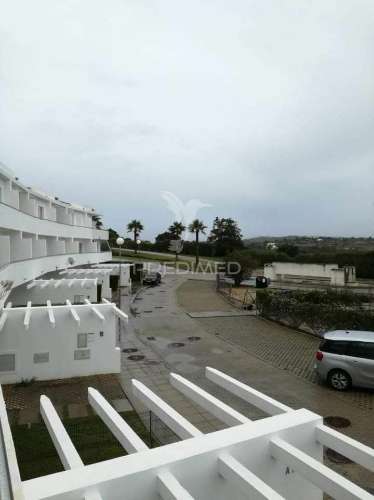 Moradia em banda t2 mobilada em mexilhoeira grande- portimão