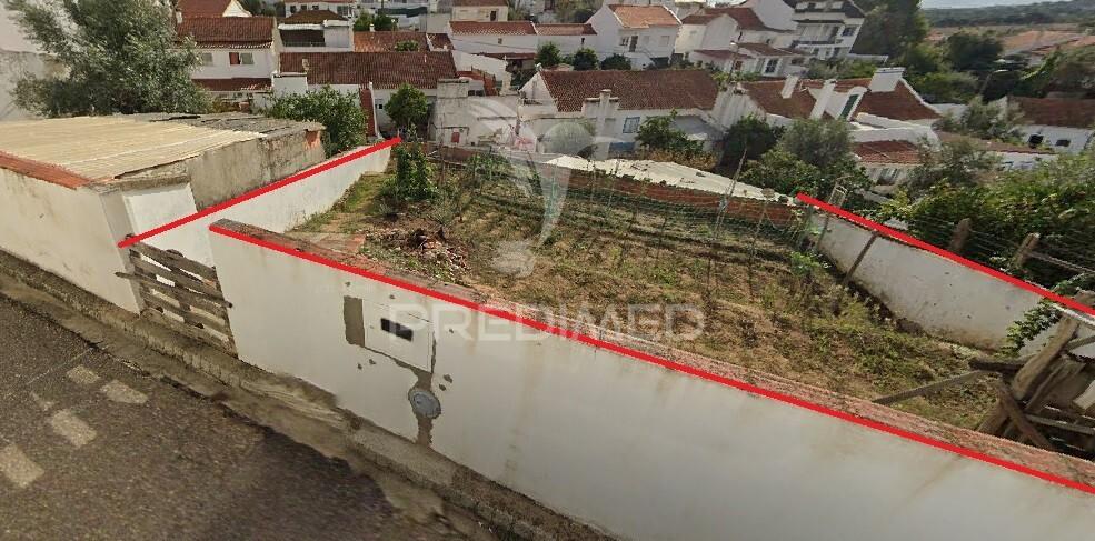 Terreno urbano com 276 m2, para construção de moradia com 165 m2