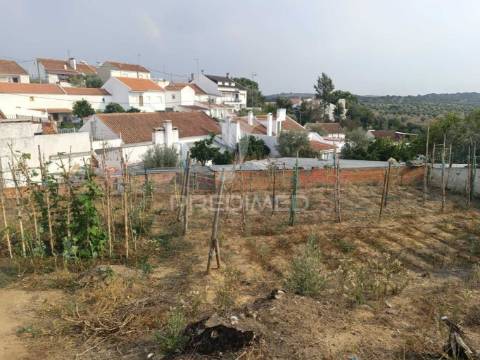 Terreno urbano com 276 m2, para construção de moradia com 165 m2