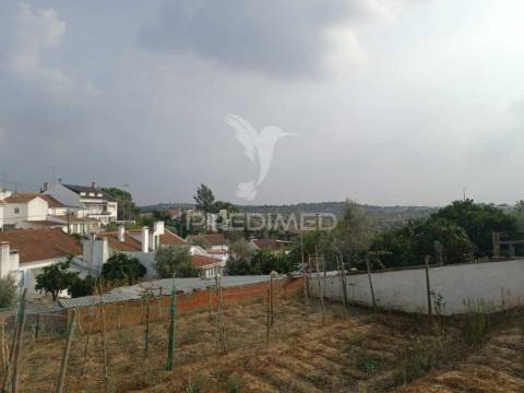 Terreno urbano com 276 m2, para construção de moradia com 165 m2