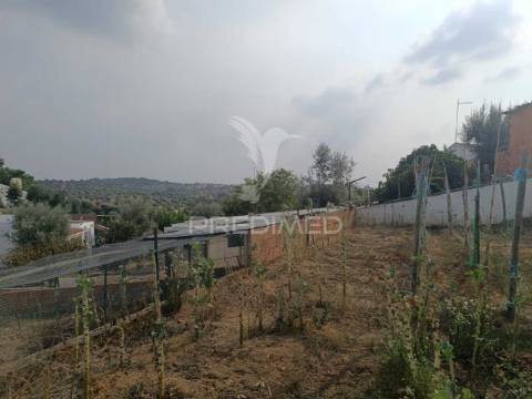 Terreno urbano com 276 m2, para construção de moradia com 165 m2