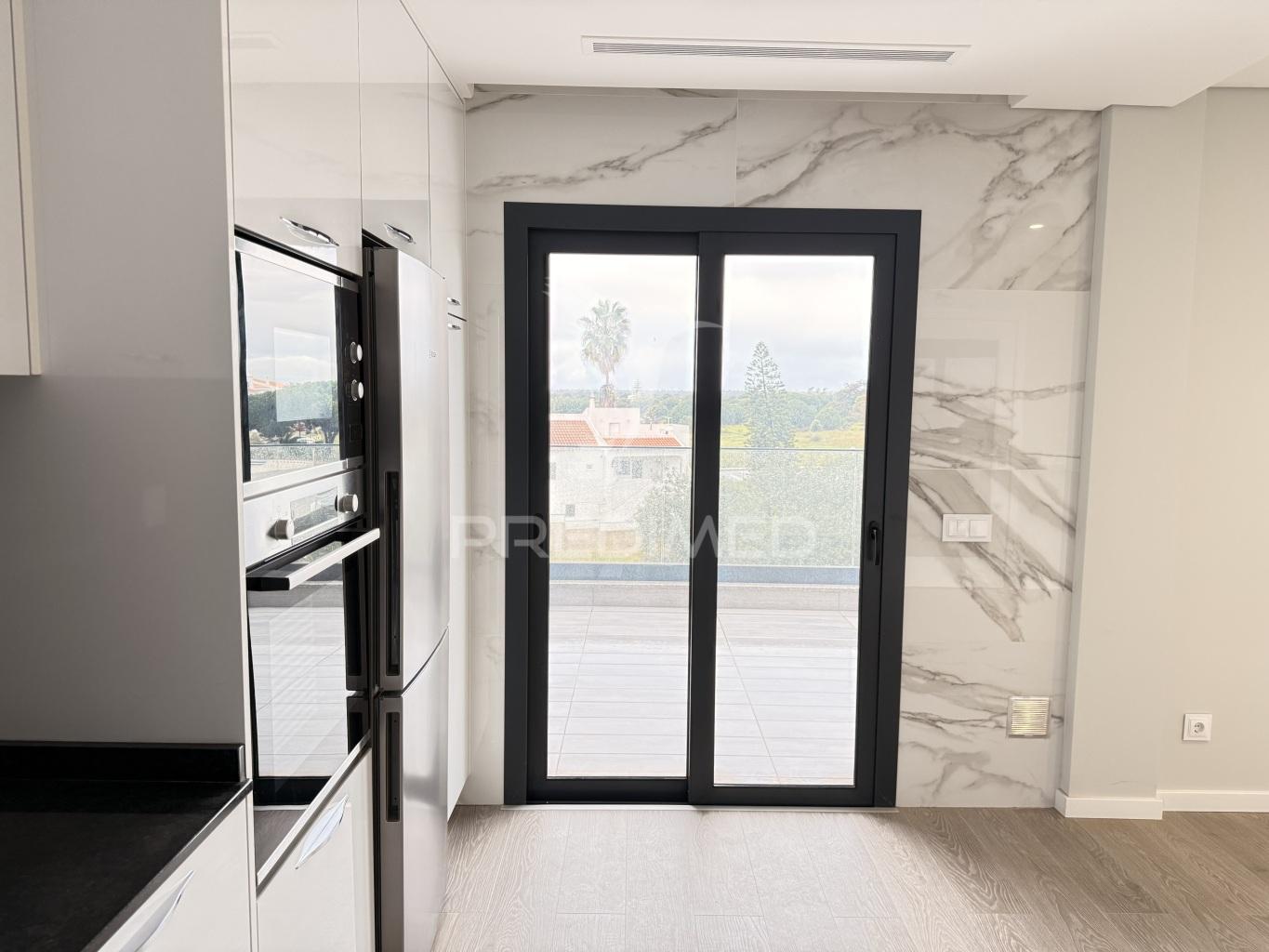 Apartamento t3 novo c/ garagem a 5 min do mar