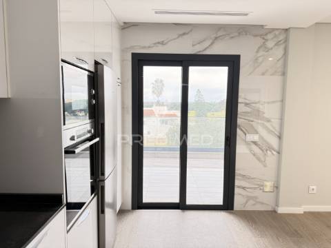 Apartamento t3 novo c/ garagem a 5 min do mar