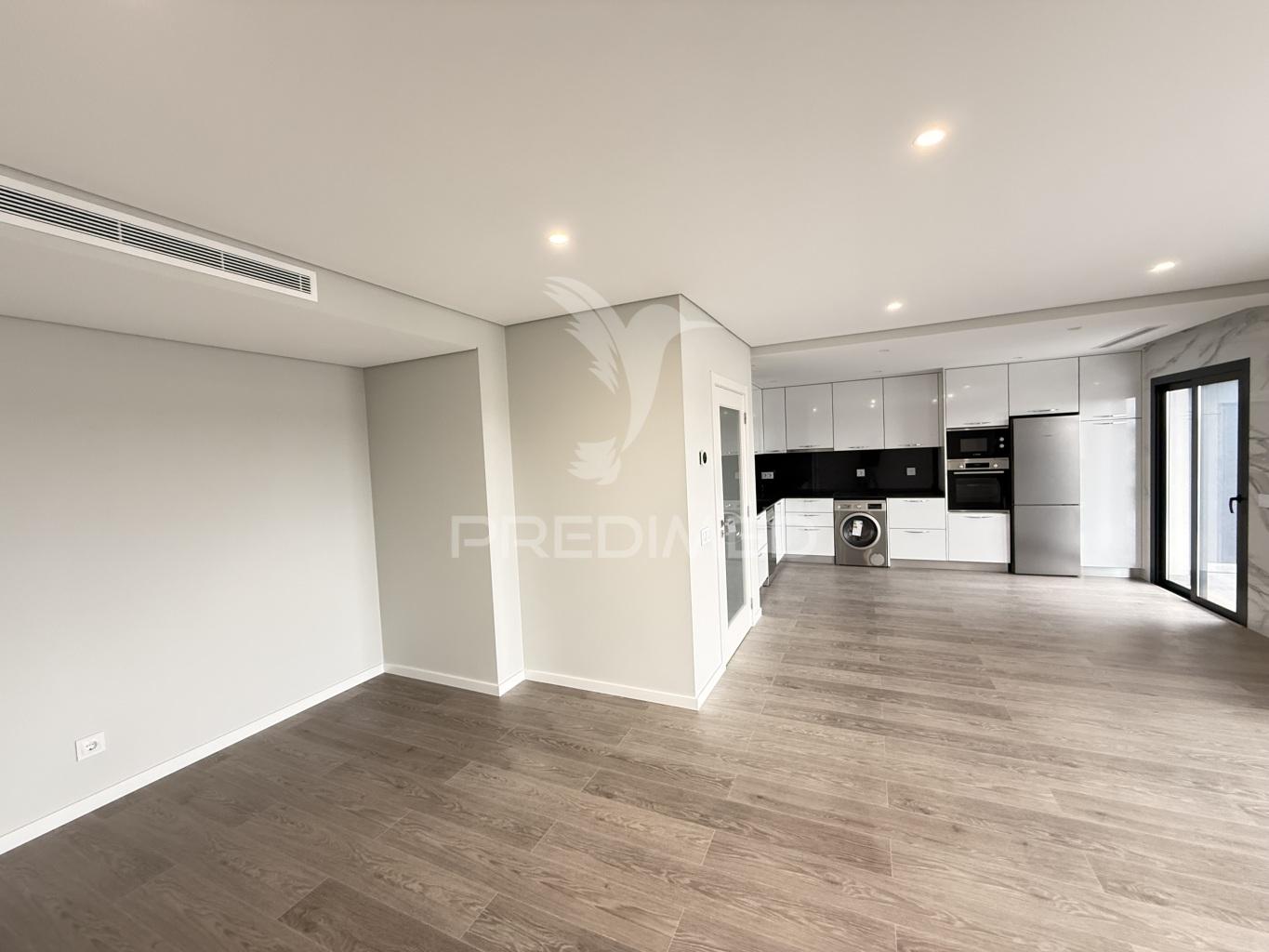 Apartamento t3 novo c/ garagem a 5 min do mar