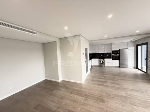 Apartamento t3 novo c/ garagem a 5 min do mar