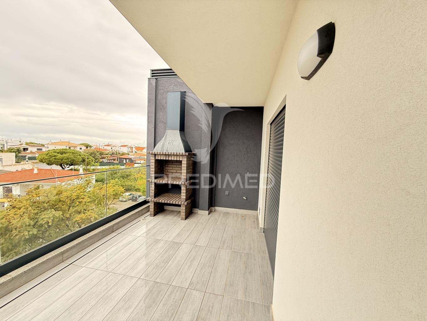 Apartamento t3 novo c/ garagem a 5 min do mar