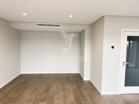 Apartamento t3 novo c/ garagem a 5 min do mar