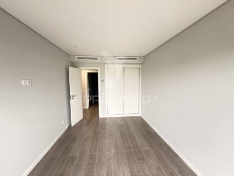 Apartamento t3 novo c/ garagem a 5 min do mar