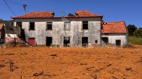 Moradia em ruína nos prazeres - calheta - ilha da madeira