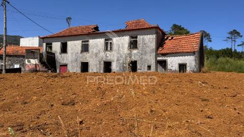 Moradia em ruína nos prazeres - calheta - ilha da madeira