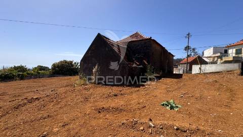 Moradia em ruína nos prazeres - calheta - ilha da madeira