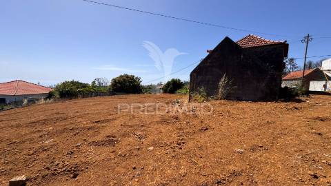 Moradia em ruína nos prazeres - calheta - ilha da madeira