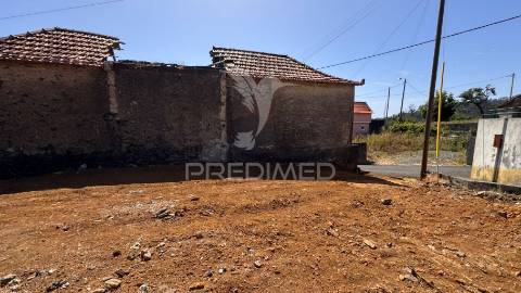 Moradia em ruína nos prazeres - calheta - ilha da madeira