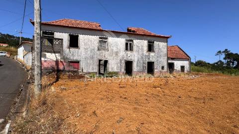 Moradia em ruína nos prazeres - calheta - ilha da madeira