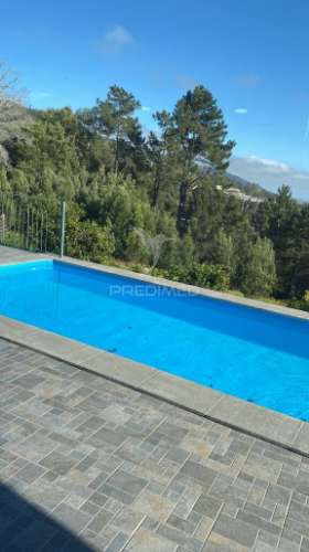 Moradia de sonho com 3 suites, piscina e jardim – privacidade, luz natural e conforto garantidos!