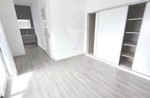 Moradia de sonho com 3 suites, piscina e jardim – privacidade, luz natural e conforto garantidos!