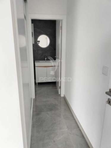 Moradia de sonho com 3 suites, piscina e jardim – privacidade, luz natural e conforto garantidos!