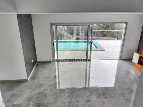 Moradia de sonho com 3 suites, piscina e jardim – privacidade, luz natural e conforto garantidos!