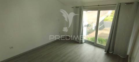 Moradia de sonho com 3 suites, piscina e jardim – privacidade, luz natural e conforto garantidos!