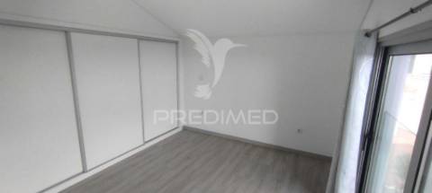 Moradia de sonho com 3 suites, piscina e jardim – privacidade, luz natural e conforto garantidos!
