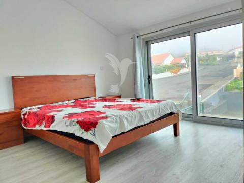 Moradia de sonho com 3 suites, piscina e jardim – privacidade, luz natural e conforto garantidos!