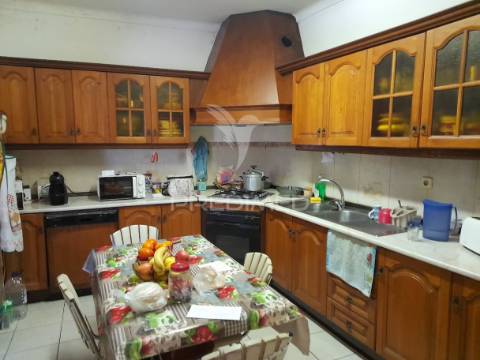 Moradia t3 com terreno - pias