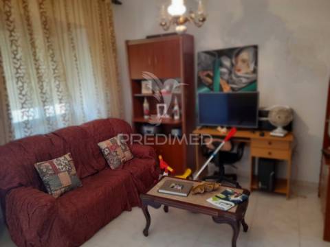 Moradia t3 com terreno - pias