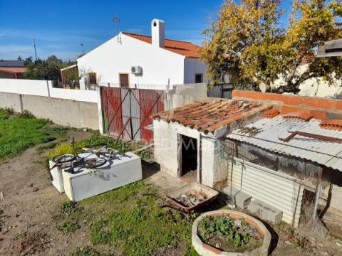 Moradia t3 com terreno - pias