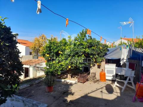 Moradia t3 com terreno - pias