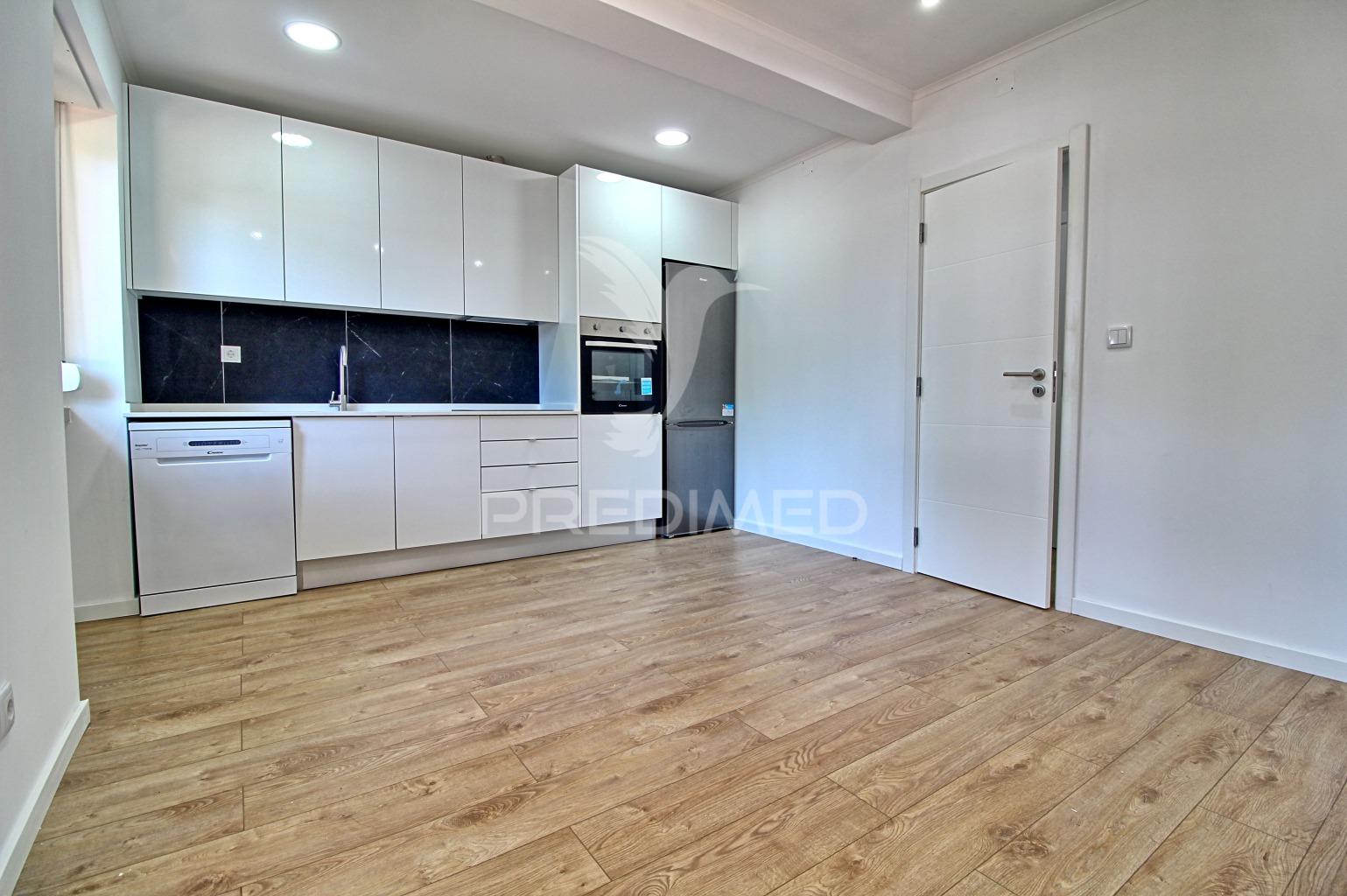 Apartamento t2 remodelado amadora