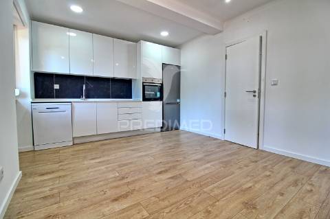 Apartamento t2 remodelado amadora