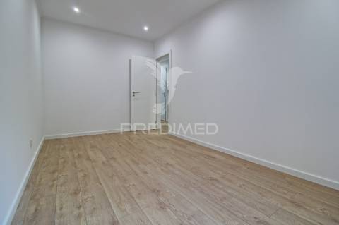 Apartamento t2 remodelado amadora