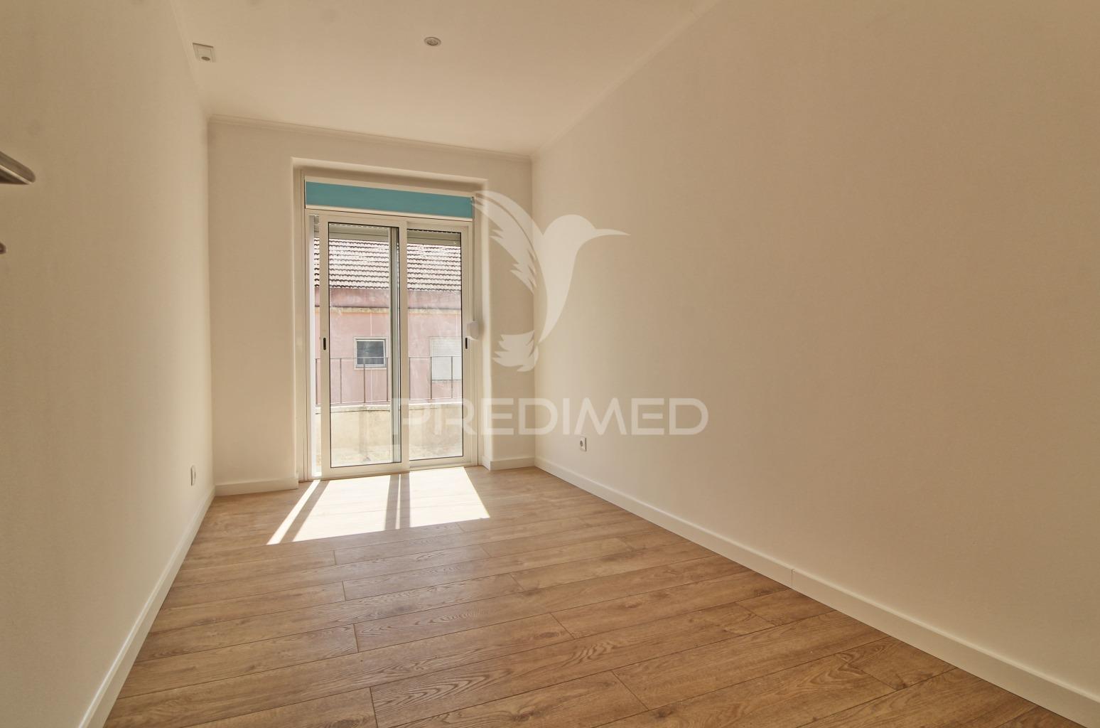 Apartamento na amadora remodelado