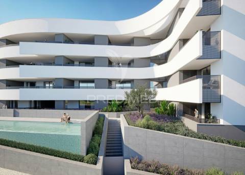 T3 novo no porto de mós em lagos com piscina e estacionamento privado