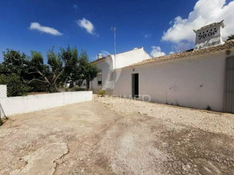 Casa / villa t4 em loulé (são sebastião) de 180 288m²