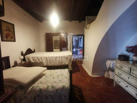 Casa / villa t4 em loulé (são sebastião) de 180 288m²