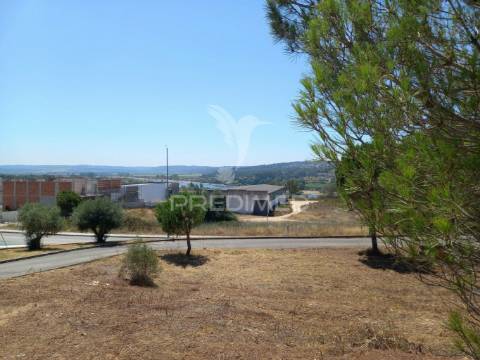 Lote para construção de moradia unifamiliar