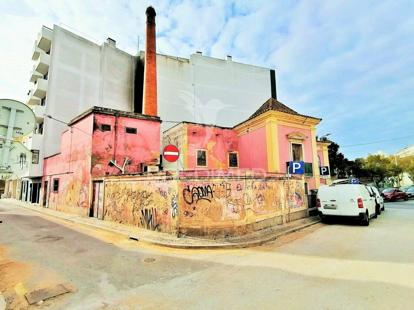 Prédio centenário na baixa da cidade de faro