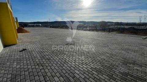 Arrendar armazém c/ logradouro loures marl proximo aeroporto
