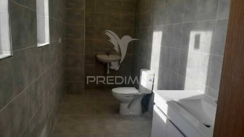 Arrendar armazém c/ logradouro loures marl proximo aeroporto