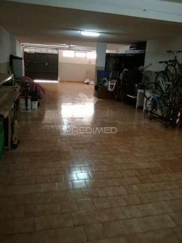 Garagem / armazém com 110 m2