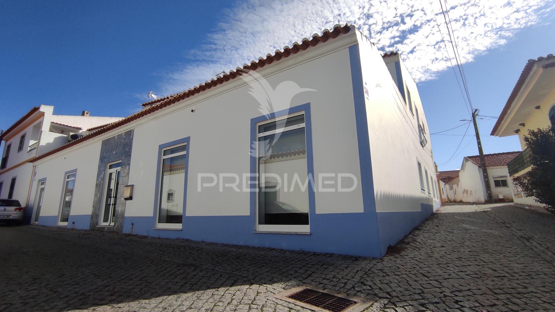 Prédio urbano comercial em beringel