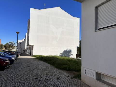 Lote de terreno p/ prédio c/ projecto p/ 12 fogos