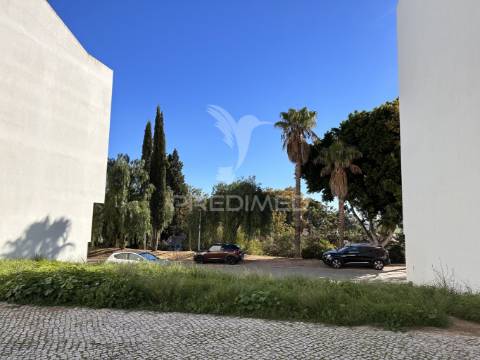Lote de terreno p/ prédio c/ projecto p/ 12 fogos