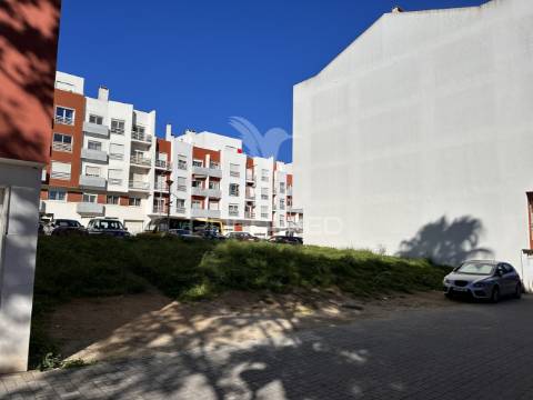 Lote de terreno p/ prédio c/ projecto p/ 12 fogos