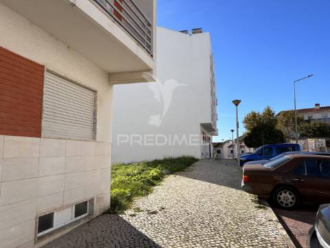 Lote de terreno p/ prédio c/ projecto p/ 12 fogos