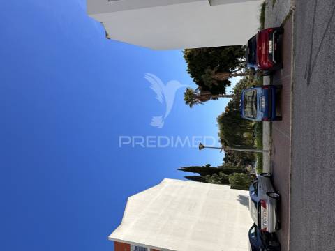 Lote de terreno p/ prédio c/ projecto p/ 12 fogos