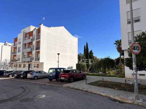 Lote de terreno p/ prédio c/ projecto p/ 12 fogos