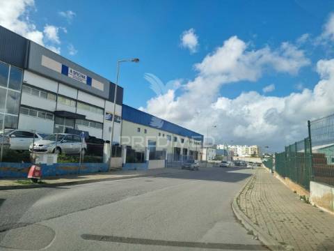 Loja/armazém – oportunidade para investidores, pateiro