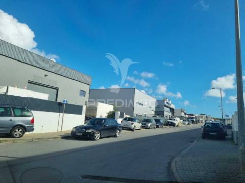 Loja/armazém – oportunidade para investidores, pateiro